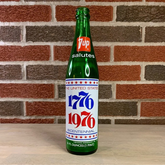 7Up Salutes Commemorative 1776 1976 Bicentennial Liberty Bell Green Glass Bottle - Picture 1 of 9
